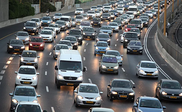 כ-1,000 שקלים לאגרה