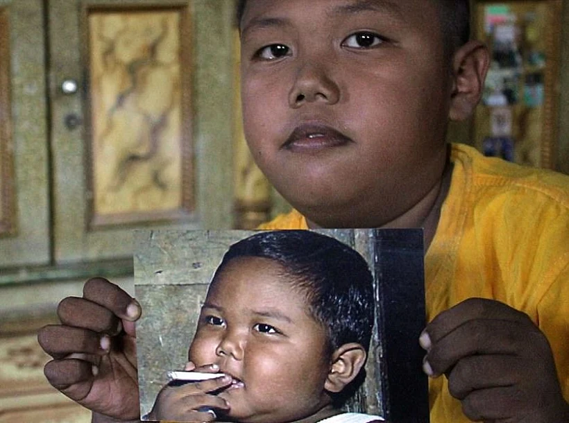 אלדי ריזל - כיום, מחזיק את תמונתו מלפני 7 שנים