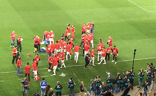 השחקנים והבעלים ברקת חגגו על הדשא