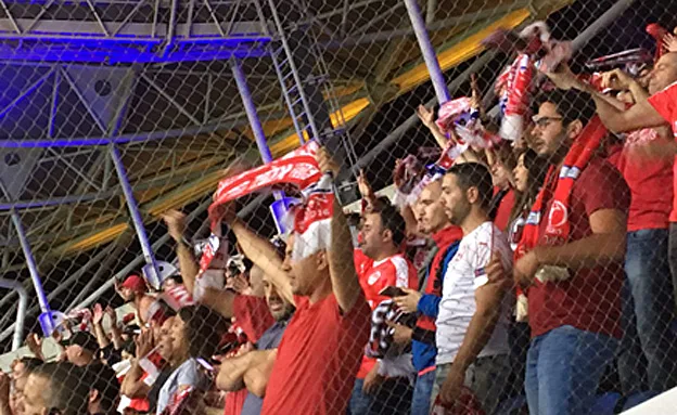 אוהדי החוץ התלהבו ביציע