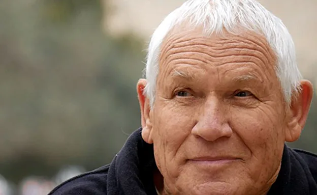 ''היד לא עוזבת אותי''. צלינקר