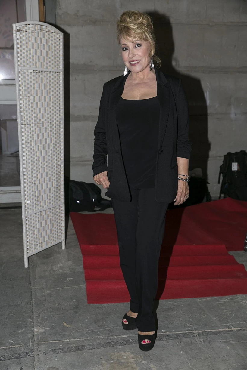 מדליקה משואה לחיי נערות הרוק. ריקי גל