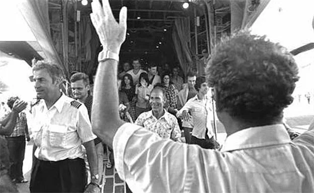 חזרת חטופי אנטבה לארץ