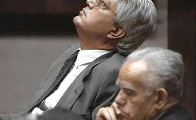 יצחק שמיר ודוד לוי בכנסת