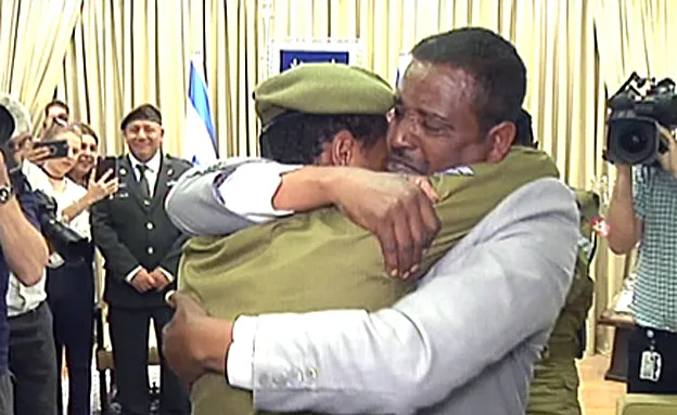 ''לימדתי את עצמי עברית'' אגרה ואביו