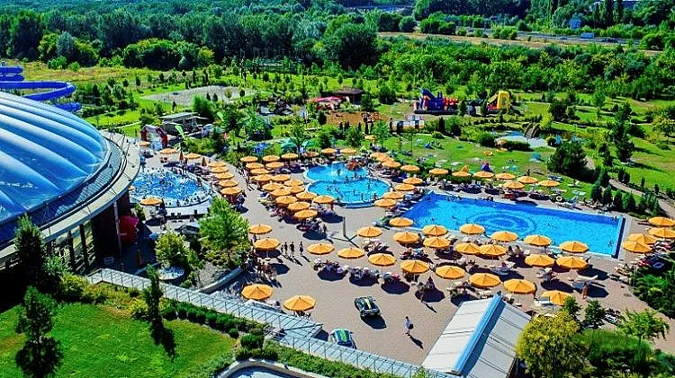 מלון ארבעה כוכבים מפנק המציע את כל סוגי החדרים. אקווה וורלד ריזורט, בודפשט