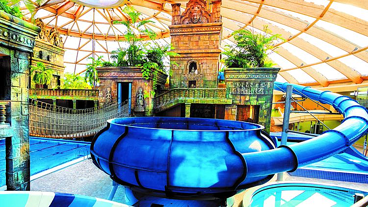 עשרות בריכות בעיצוב מרהיב