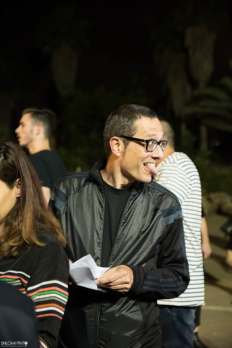 מעריץ שרוף. ארז טל