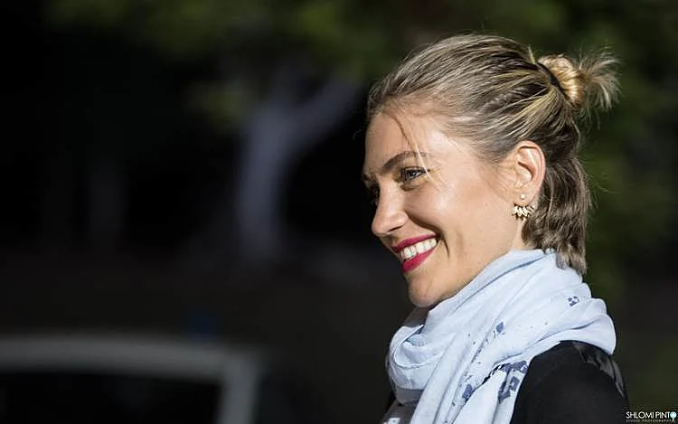 שמחה להיות פה. ג'ני צ'רוואני