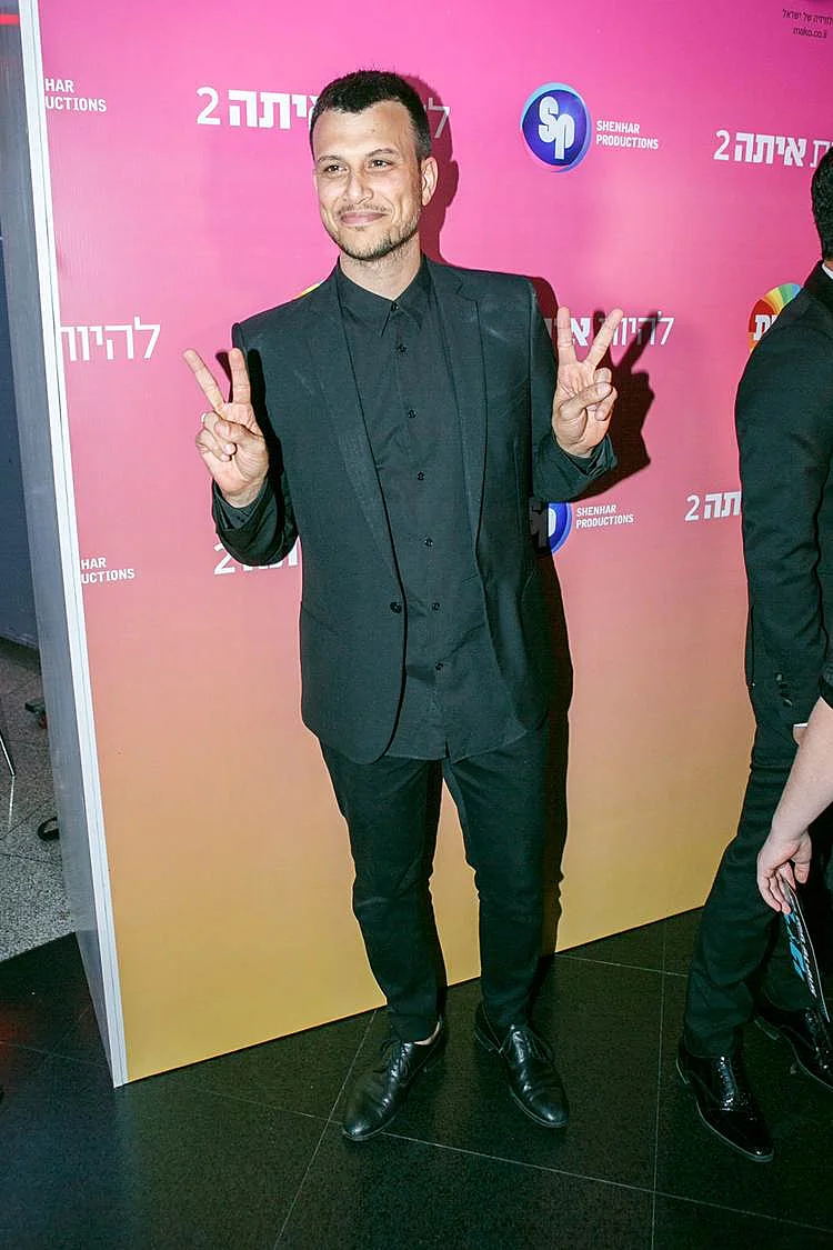 היוצר המאושר. אסי עזר