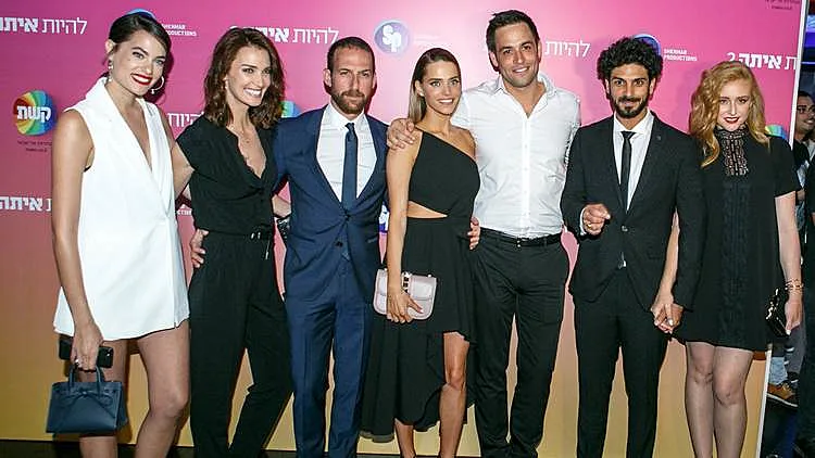 חברי הקאסט ובני זוגם