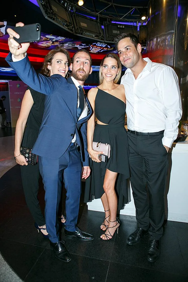 בואו סלפי. סלע, רוטר, גולדמן, פפר