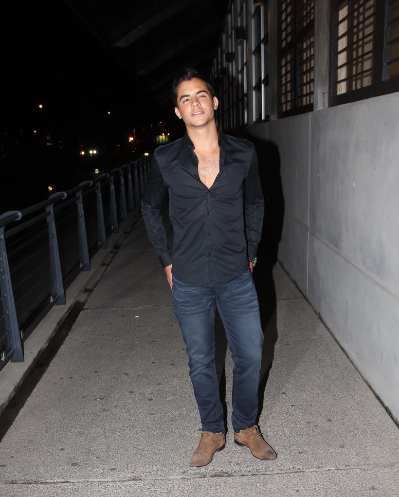 המלצה נוספת למלבישה: אלאדין נטול חולצה. אסף הרץ