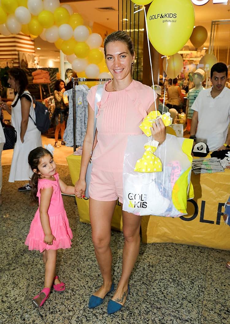 גם ג'ני צ'רוואני הצטרפה לחגיגה