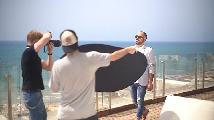 הנה באה השמש