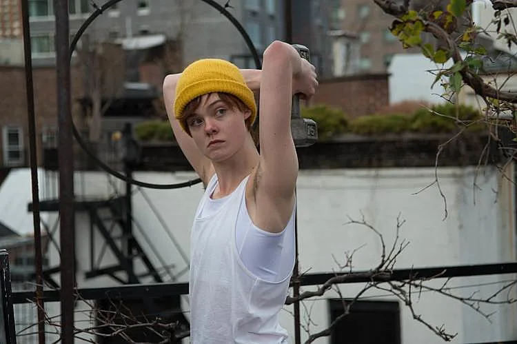 ריי אינה מסכנה, היא פשוט אחרת