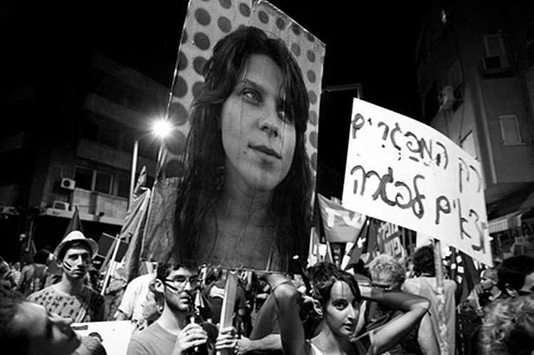 בחזרה אל המחאה החברתית. ''לפני שהרגליים נוגעות בקרקע''