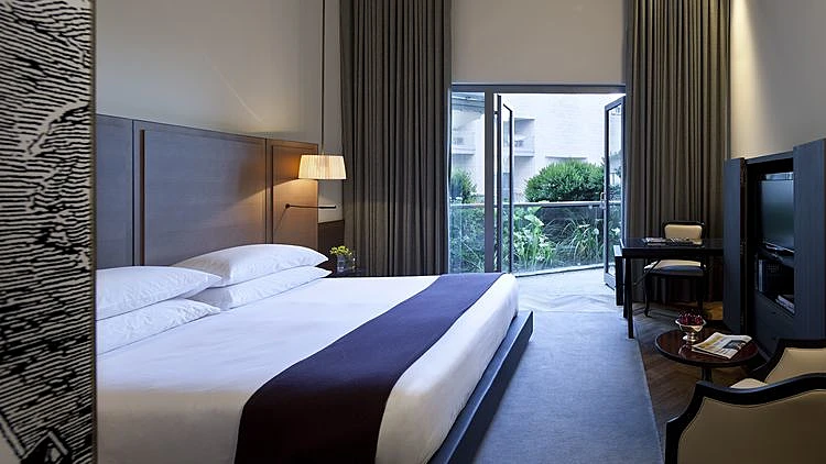 החדר מרווח ונותן תחושה חמימה וכיפית