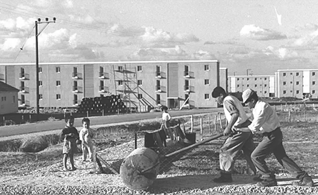 מזהים מישהו בתמונות? (לע''מ וארכיון עמידר)