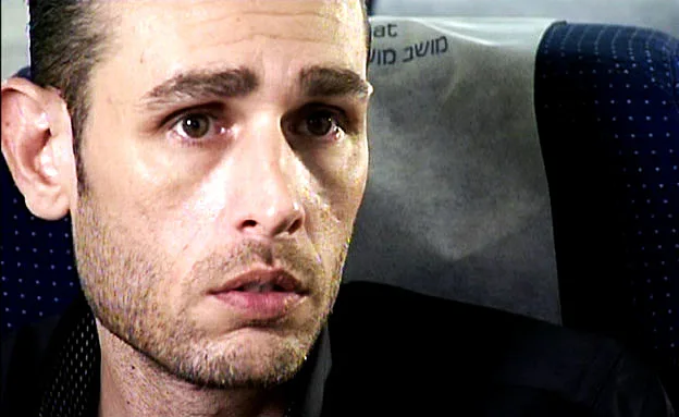 נפגש עם קצינים. עפיה