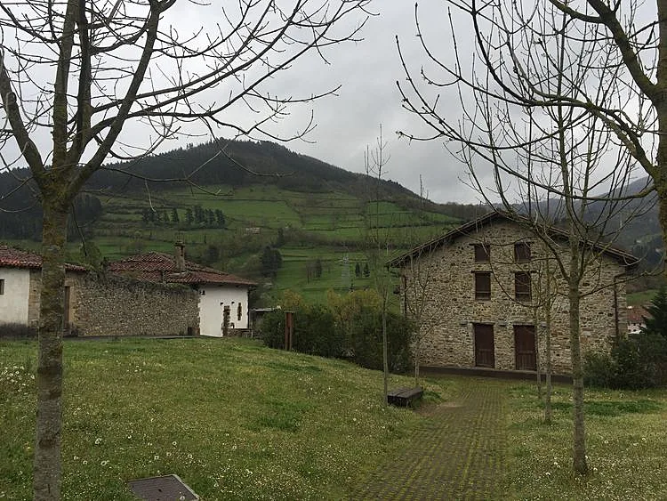 חוות מסורתיות מלאות אופי ורוגע. חבל הבסקים