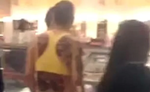 הצילומים שהביכו את המלך