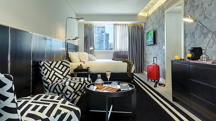 שלל אירועים רשמיים במסגרת שבוע הגאווה בעיר. מלון NYX