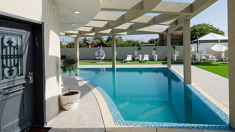 בריכה לכל סוויטה. כינור דוד