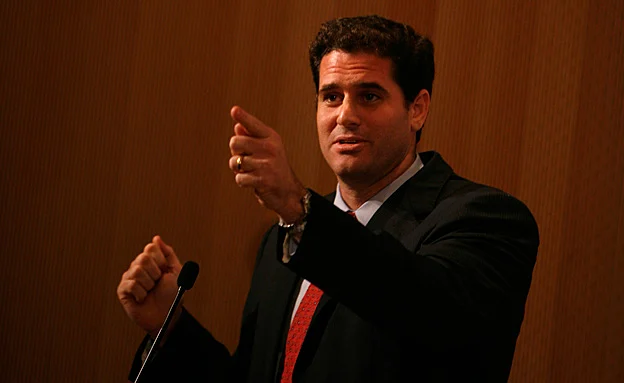 דרמר. ''אמון מלא''