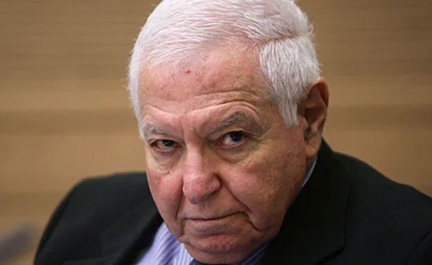 המבקר לשעבר לינדנשטראוס