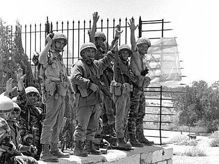 הנפת דגל מעל הכותל, 1967