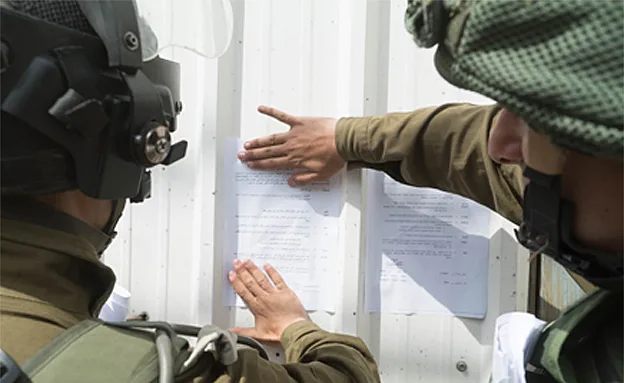 החיילים סוגרים את בית המלאכה (דובר צה''ל)