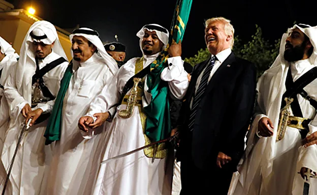 טראמפ בריקוד החרבות המסורתי