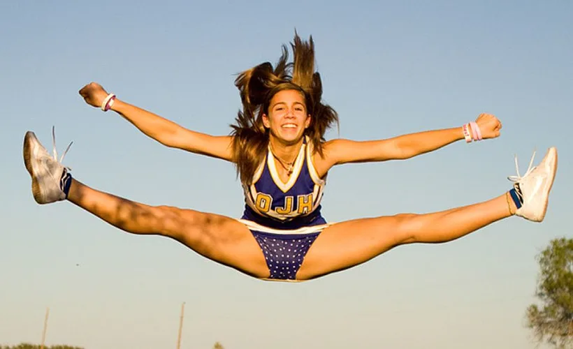 תמונה של ג'יליאן וויליאמס במדי מעודדת מ-2011