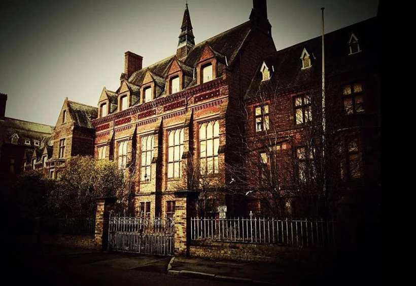 המבנה רדוף הרוחות