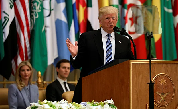 טראמפ נואם בסעודיה