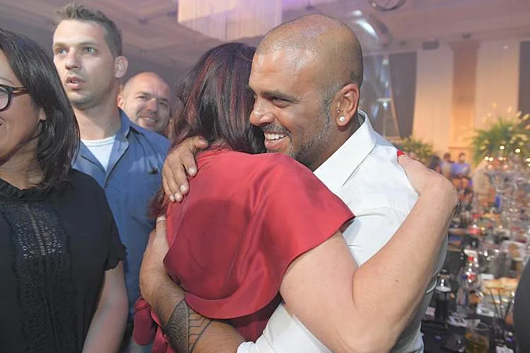 תביאי חיבוק. אייל גולן ומירי רגב