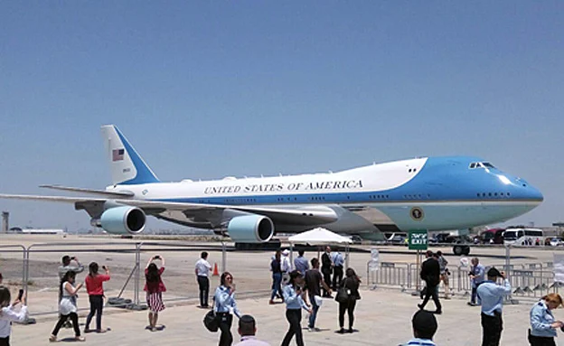 טראמפ התקבל במשמר כבוד