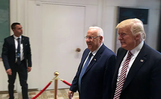 ני הנשיאים כתף אל כתף