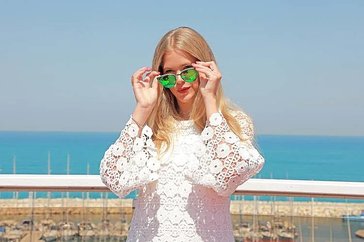 נהנית מהשמש. אסתי גינזבורג