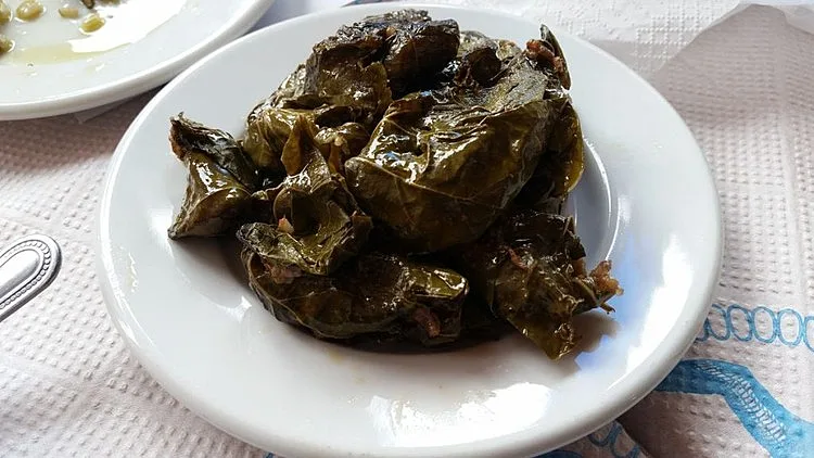 עלי גפן ממולאים בכל טוב