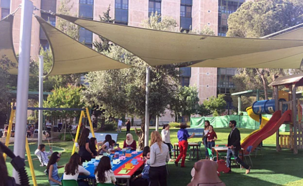 הילדים החולים מחכים לנשים הראשונות (חדשות 2)