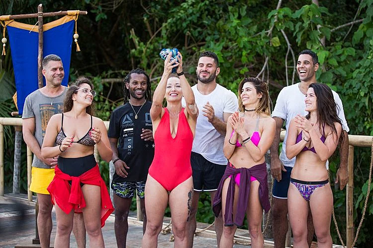 שבט בוהאיי מקבלים את הבאפים החדשים שלהם