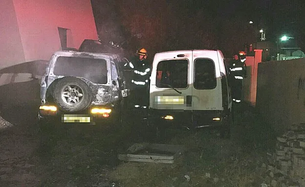 שני רכבים הושחתו (דוברות המשטרה)