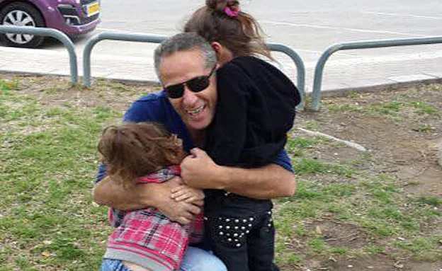 בוקובזה ובנותיו (מתוך הפייסבוק של בוקובזה)