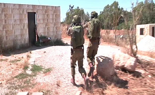 מחלצים ממנהרות