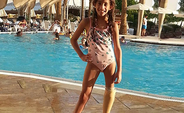 עמנואל אולגרין. עמנו-אל בבריכה