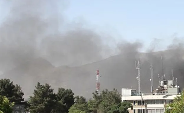 עשן מיתמר מרובע השגרירויות