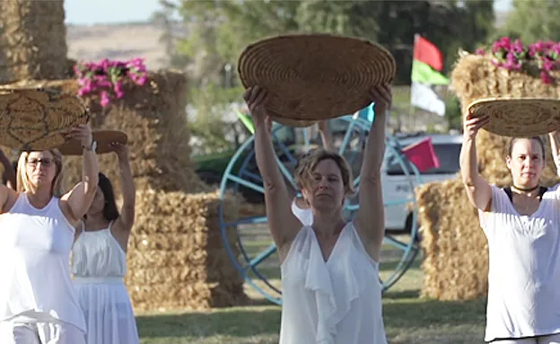 חגיגות השבועות בקיבוץ בית-אלפא