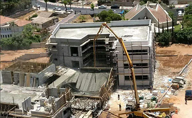 קריסת המבנה. היום